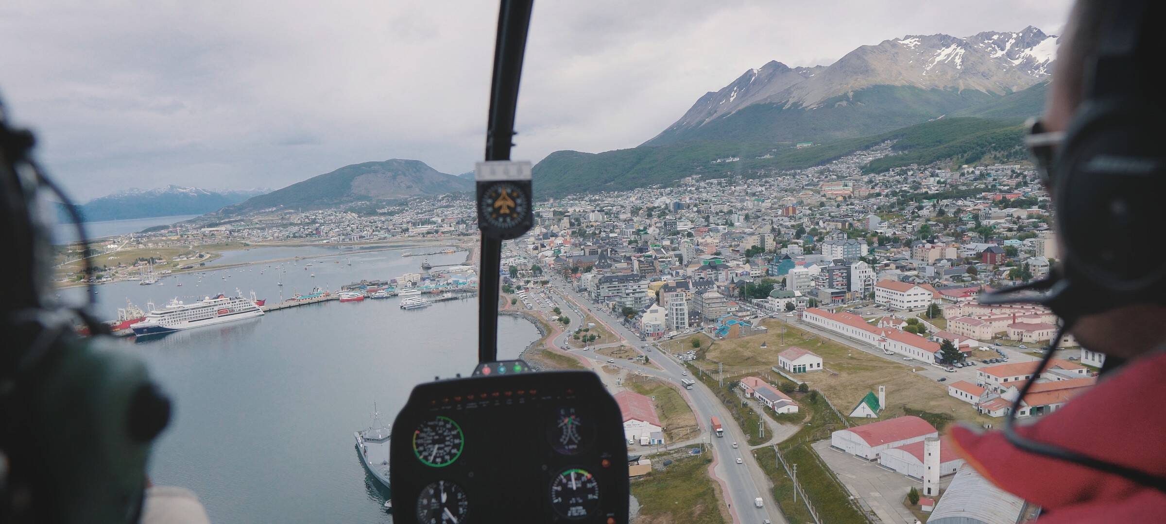 VOO DE HELICÓPTERO EM USHUAIA, LAGUNA ESMERALDA E VALES ANDINOS (15 MINUTOS)
